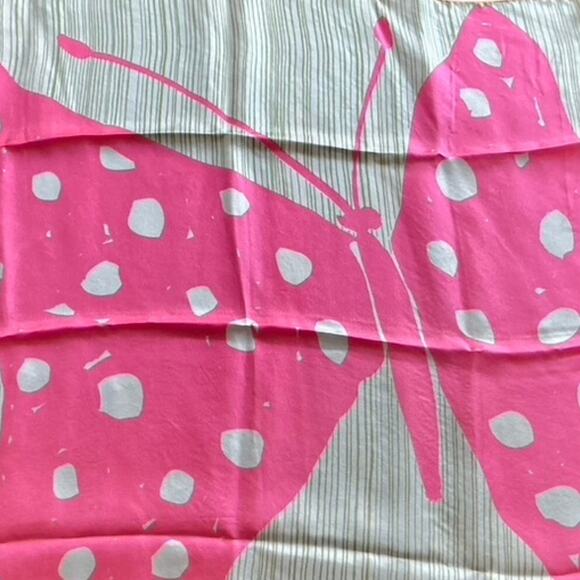 Beautiful Vintage Silk Pink Butterfly Scarf by Vera, 26 x 26 - Picture 2 of 5